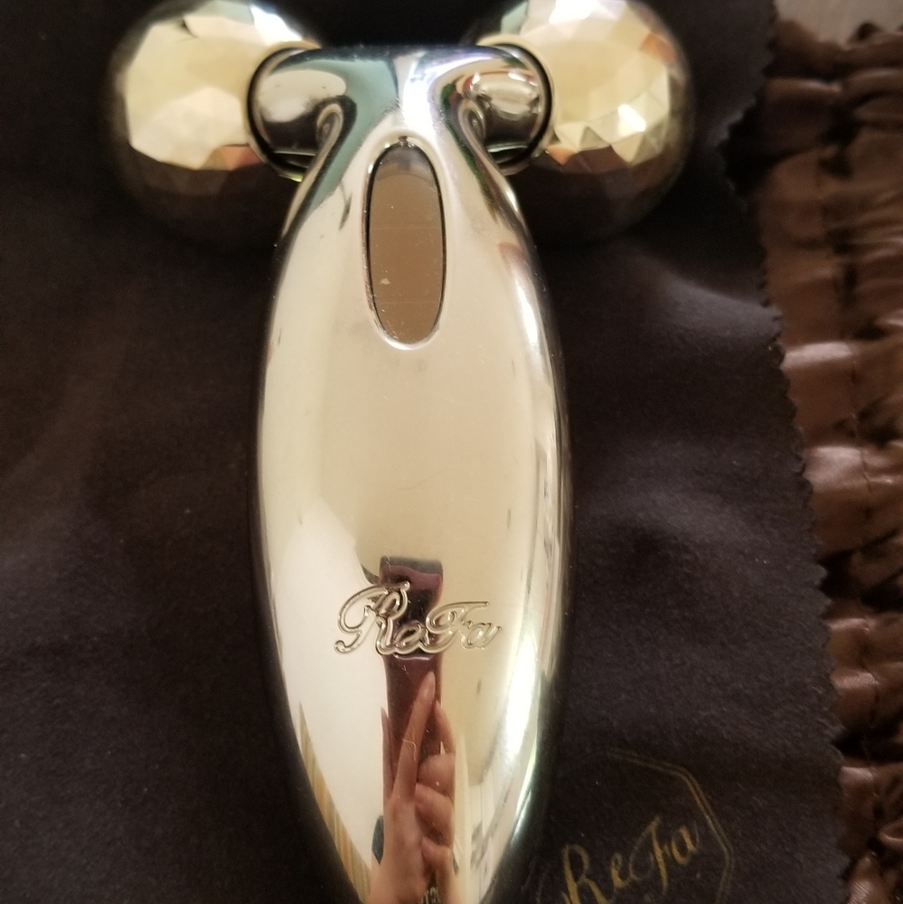 Refa face and body roller